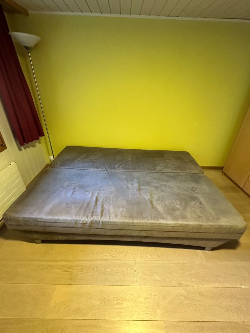 Sofas: Schlafsofa 1,40x1,90m – D'occasion à Gimmelwald par Mountain-Flohmi 1