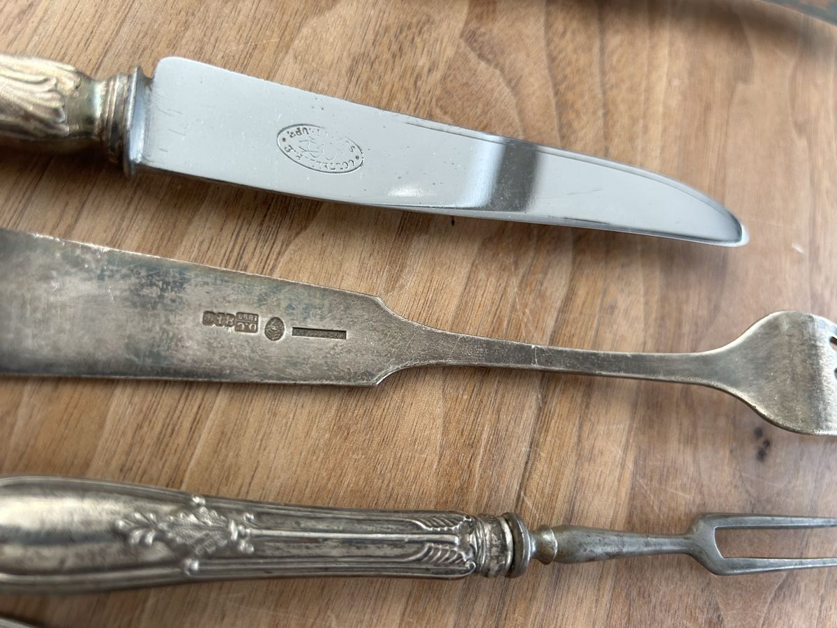 Set di posate: Verschiedenes Besteck Messer Gabel Löffel Silber Metall – Usato da Kreuzlingen venduto da Pix66 8