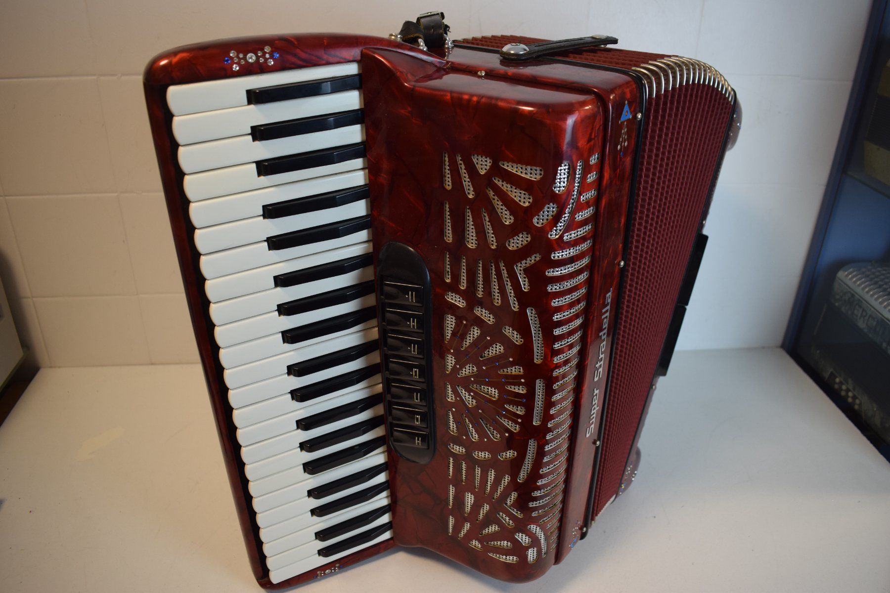 Strumenti musicali: Akkordeon chromatisch Super Stradella – Usato da Zürich venduto da baumusik 5