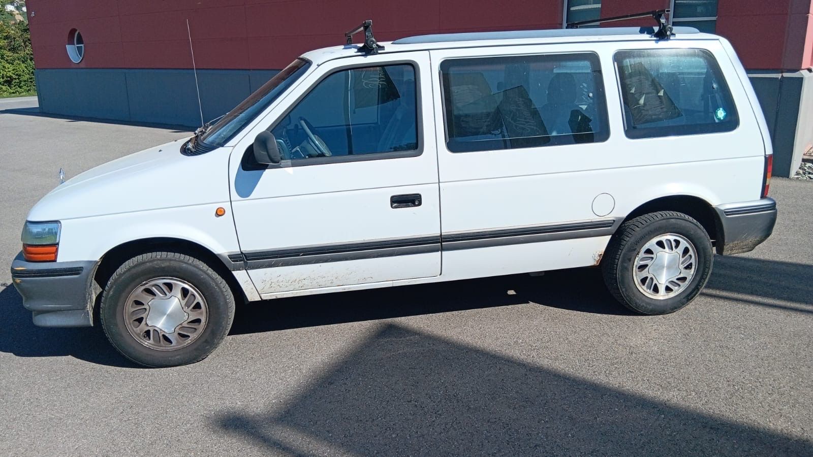 Chrysler Automobili: Chrysler Voyager 3.3 – Usato da Rebstein venduto da TonyRasta-Autohandel 2