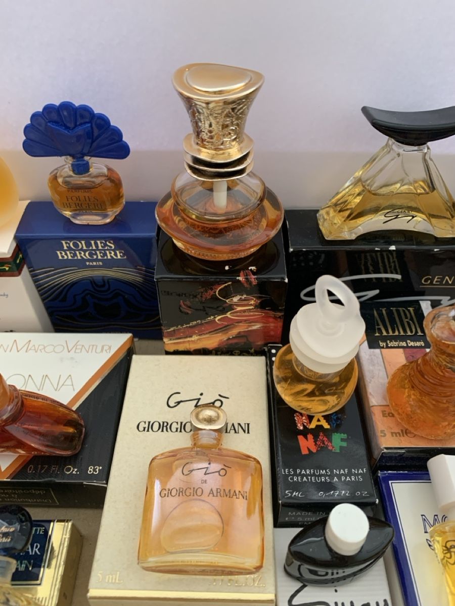 Parfum & Eau de Toilette: Über 40 Parfum miniaturen – Gebraucht aus Hochdorf von Blume007 5
