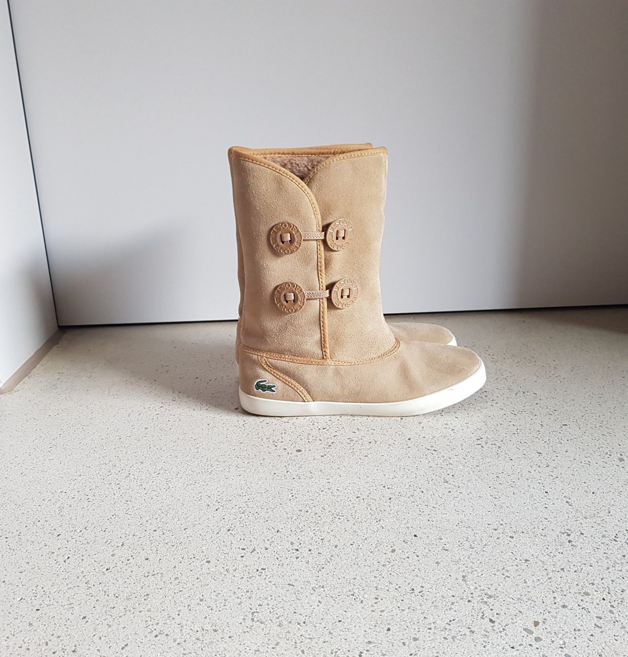 Lacoste Scarpe da donna: Lacoste Stiefel mit Wollfutter Grösse 37 – Usato da Basel venduto da Birs868