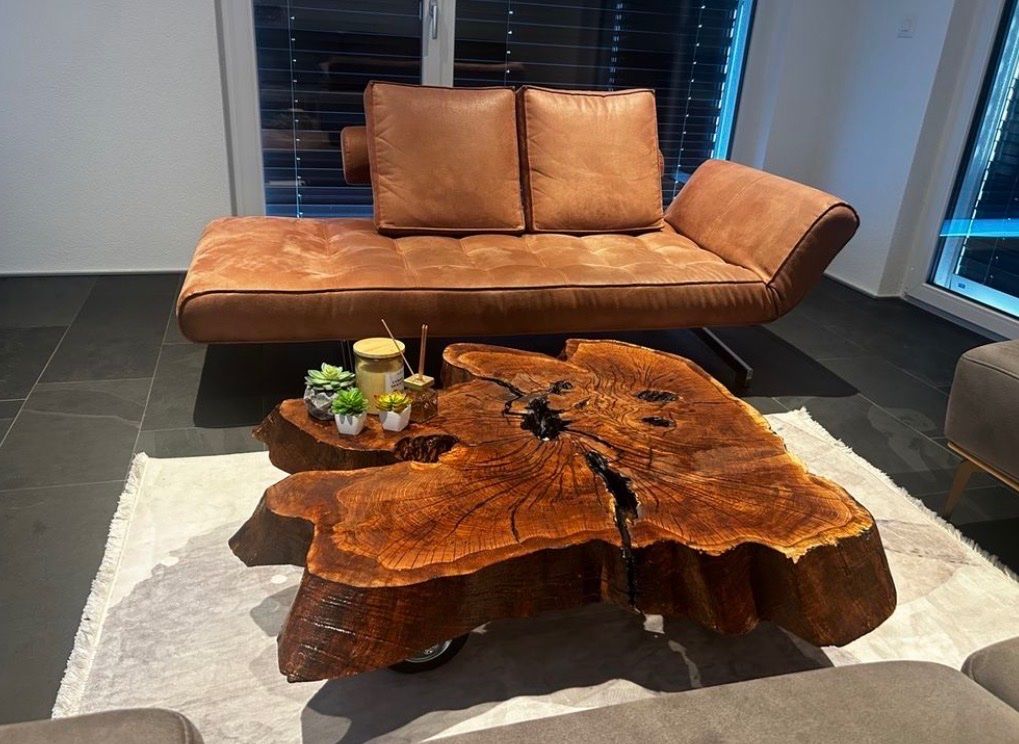 Tische: Unikat Couchtisch aus massivem Baumstammholz – Gebraucht aus Bern von Shaynoon 1