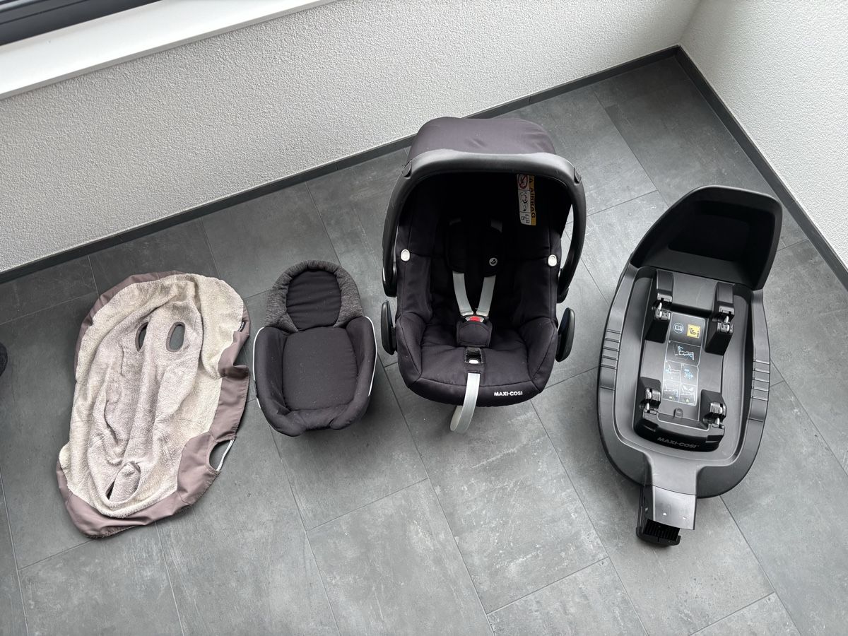 Maxi-Cosi Seggiolini per auto: Maxi Cosi Rock black mit Isofix-Station – Usato da Stein AG venduto da MOENA_3
