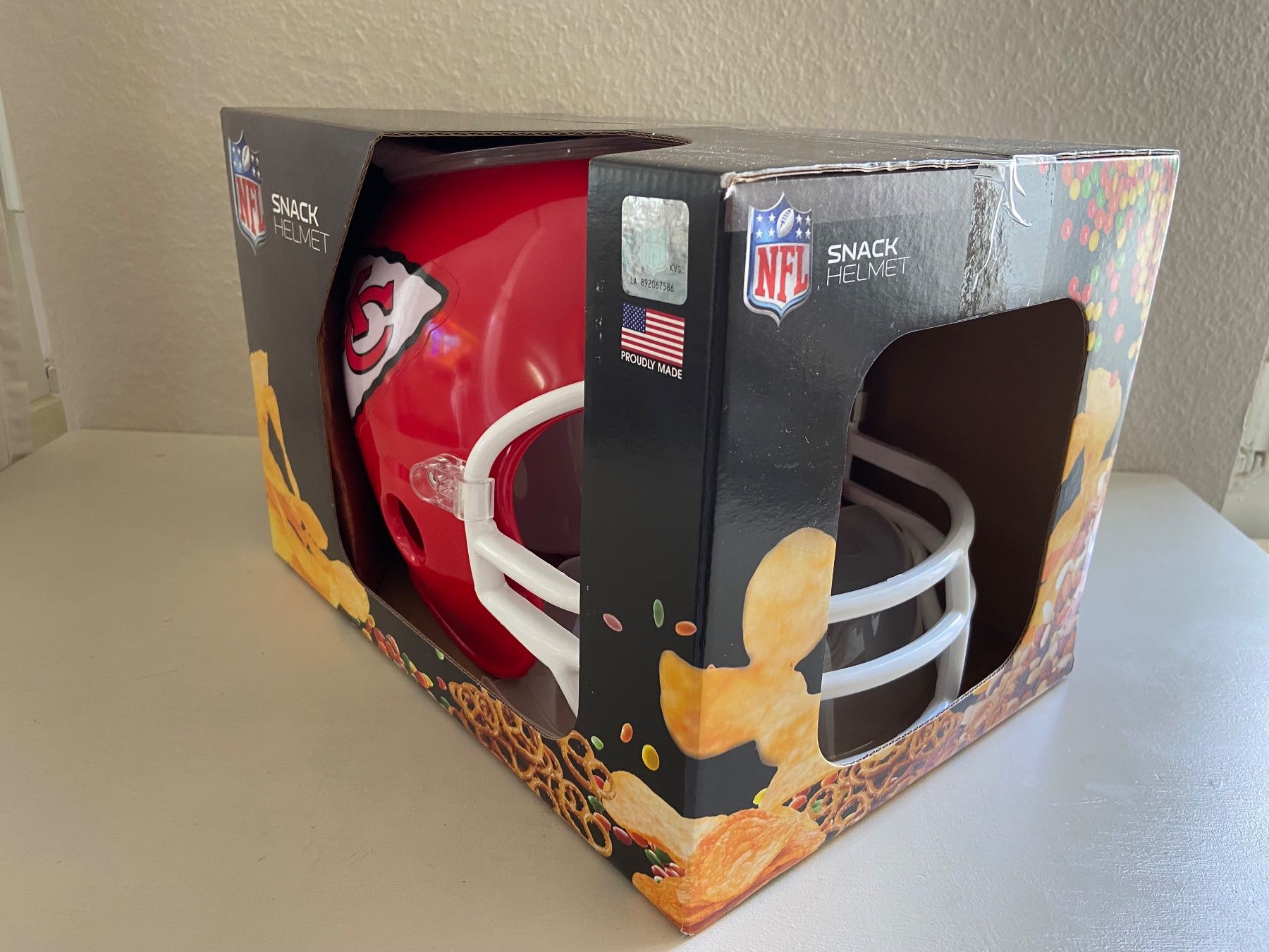 NFL Antike Kleidung: Kansas City Chiefs Snackhelm – Neu und originalverpackt aus Muttenz von US_Sport_Schweiz 1
