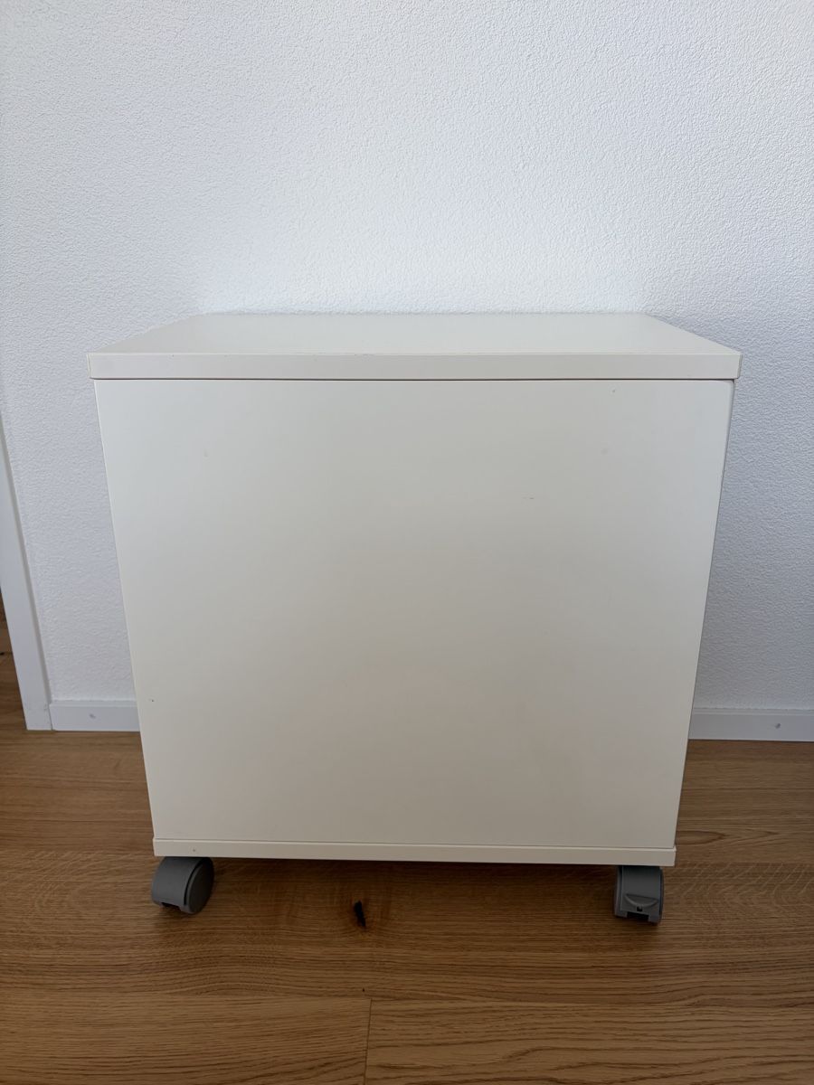 Cassettiere: Kleine Kommode mit Rollen – Usato da Gossau SG venduto da LouisKahl 3