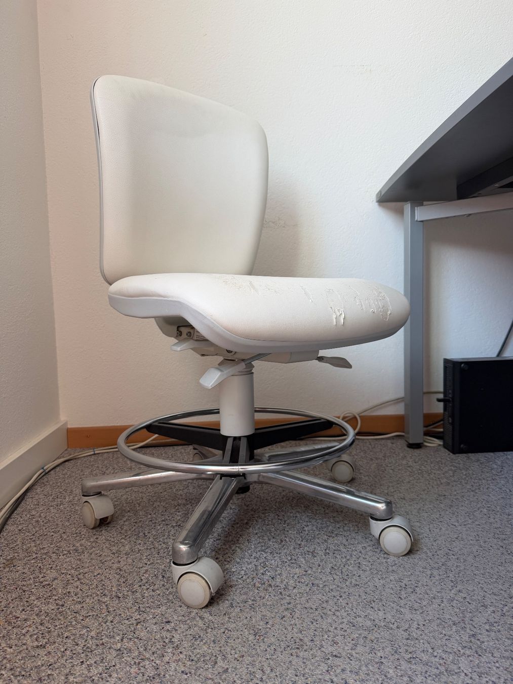 Sedie: Kosmetik- oder Fusspflege Arbeitsstuhl – Usato da Nussbaumen AG venduto da priz 1