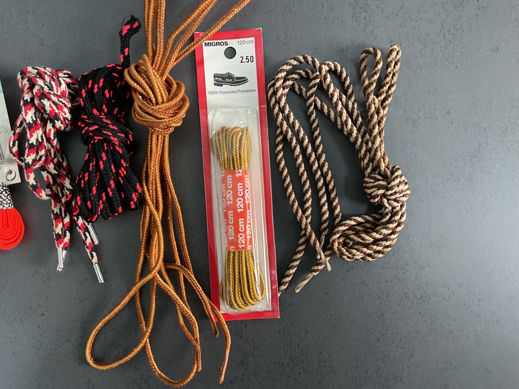 Altro in  Abbigliamento & Accessori: Verschiedene Schnürsenkel/Schuhbändel – Nuovo (secondo la descrizione) da Adliswil venduto da bei_2b57 2