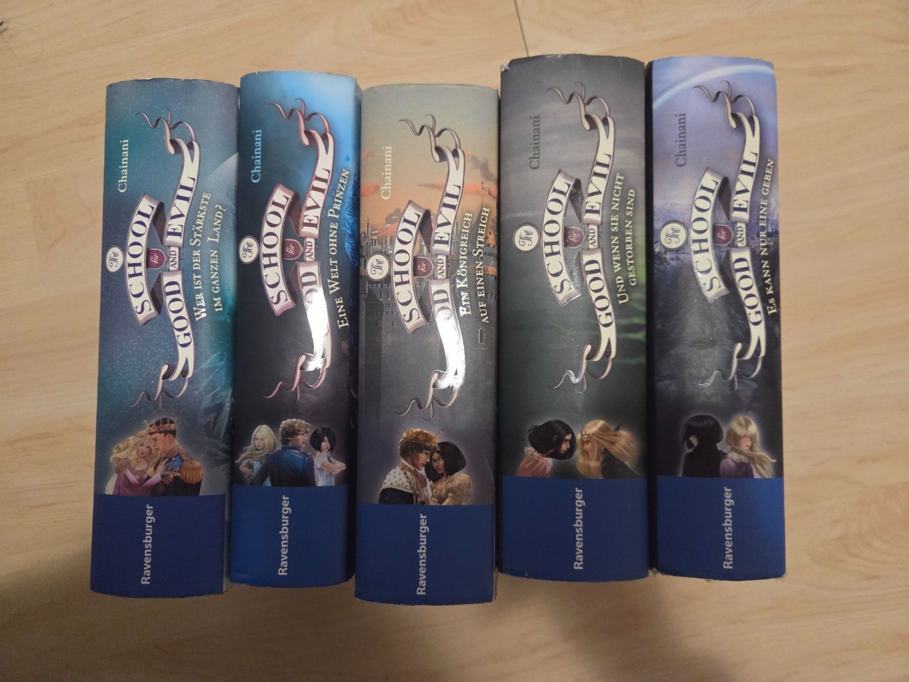 Libri: School Good and Evil – Usato da Zürich venduto da Pinspot 1