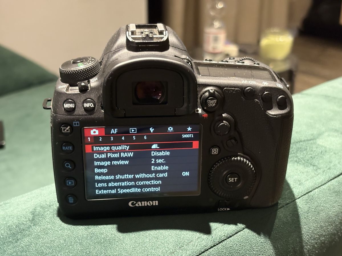 Canon Appareil photo: Canon EOS 5D Mark IV  – D'occasion à Wettingen par den_x2qq 5
