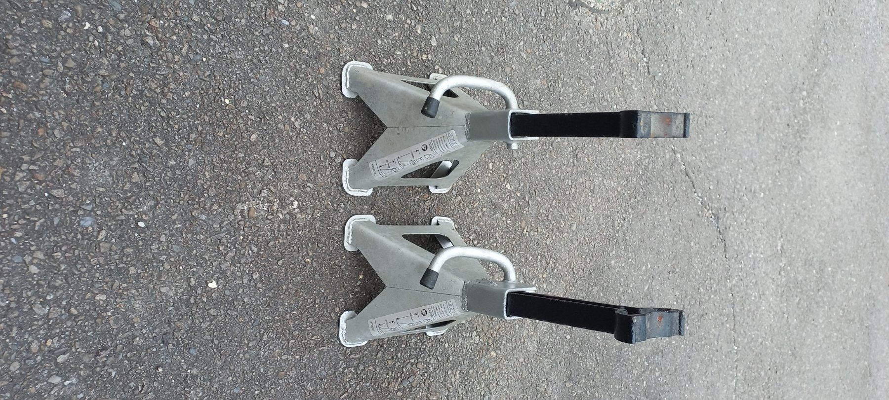 Cavalletti: Cavalletti per automobile – Usato da Biasca venduto da LorisF. 2