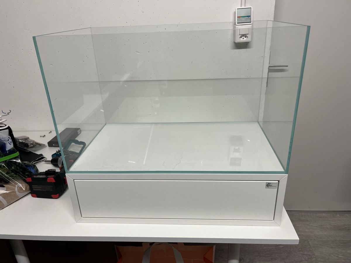 Acquari: Aquarium mit Möbel – Nuovo e nell'imballaggio originale da Volketswil venduto da asc_yp5h