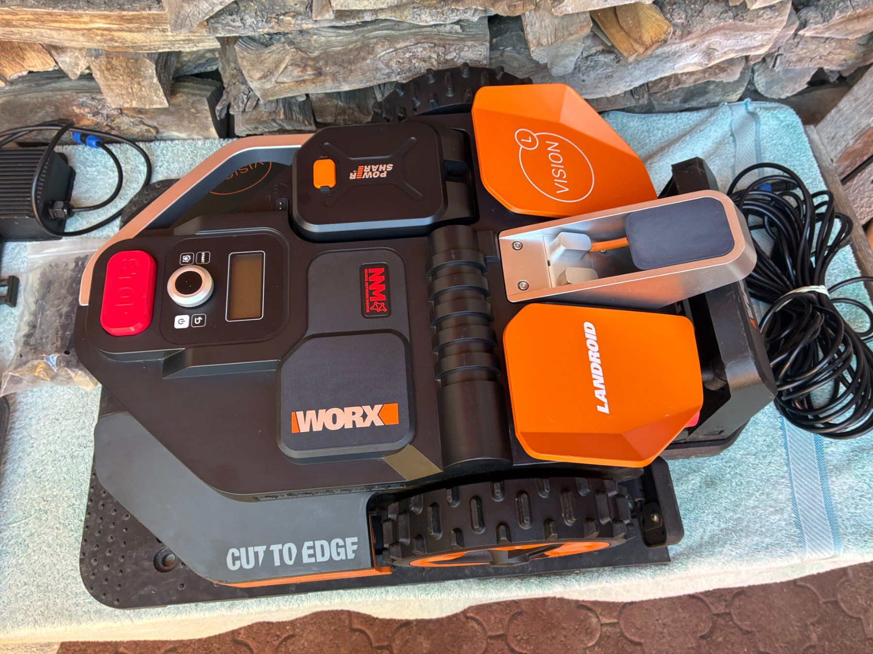 Worx Rasenmäher: Worx Landroid Vision L1600 mit Garage – Gebraucht aus Egnach von Jet700 2