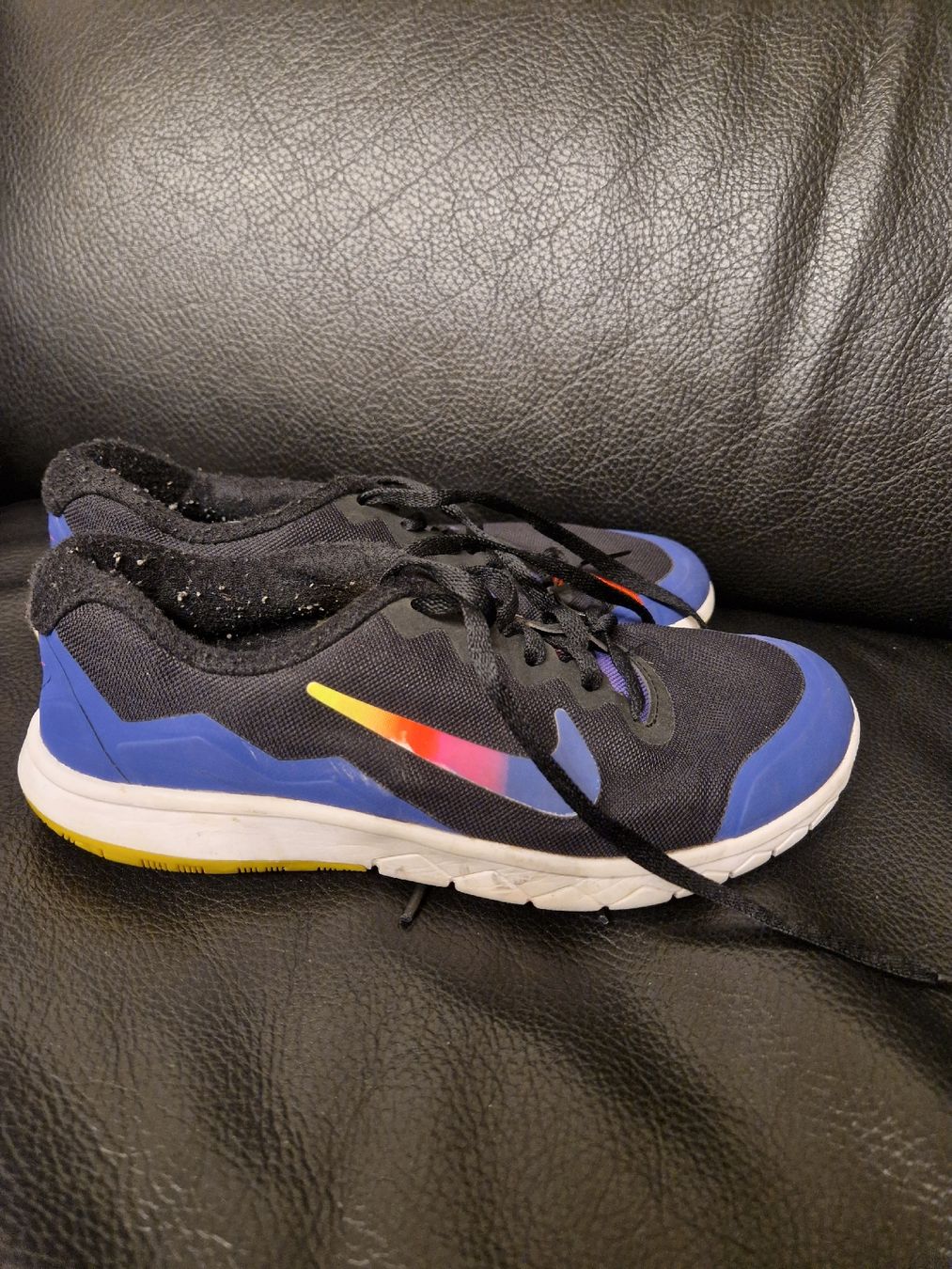 Scarpe da uomo: Nike chaussure baskets taille 36 – Usato da Penthaz venduto da Sosotroc