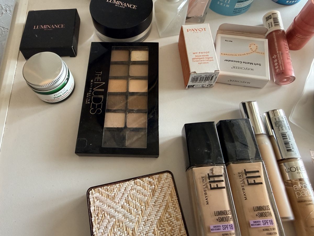 Make-up: Sammlung von Make-Up Produkten usw – Usato da Wäldi venduto da Kaninchenbau 1