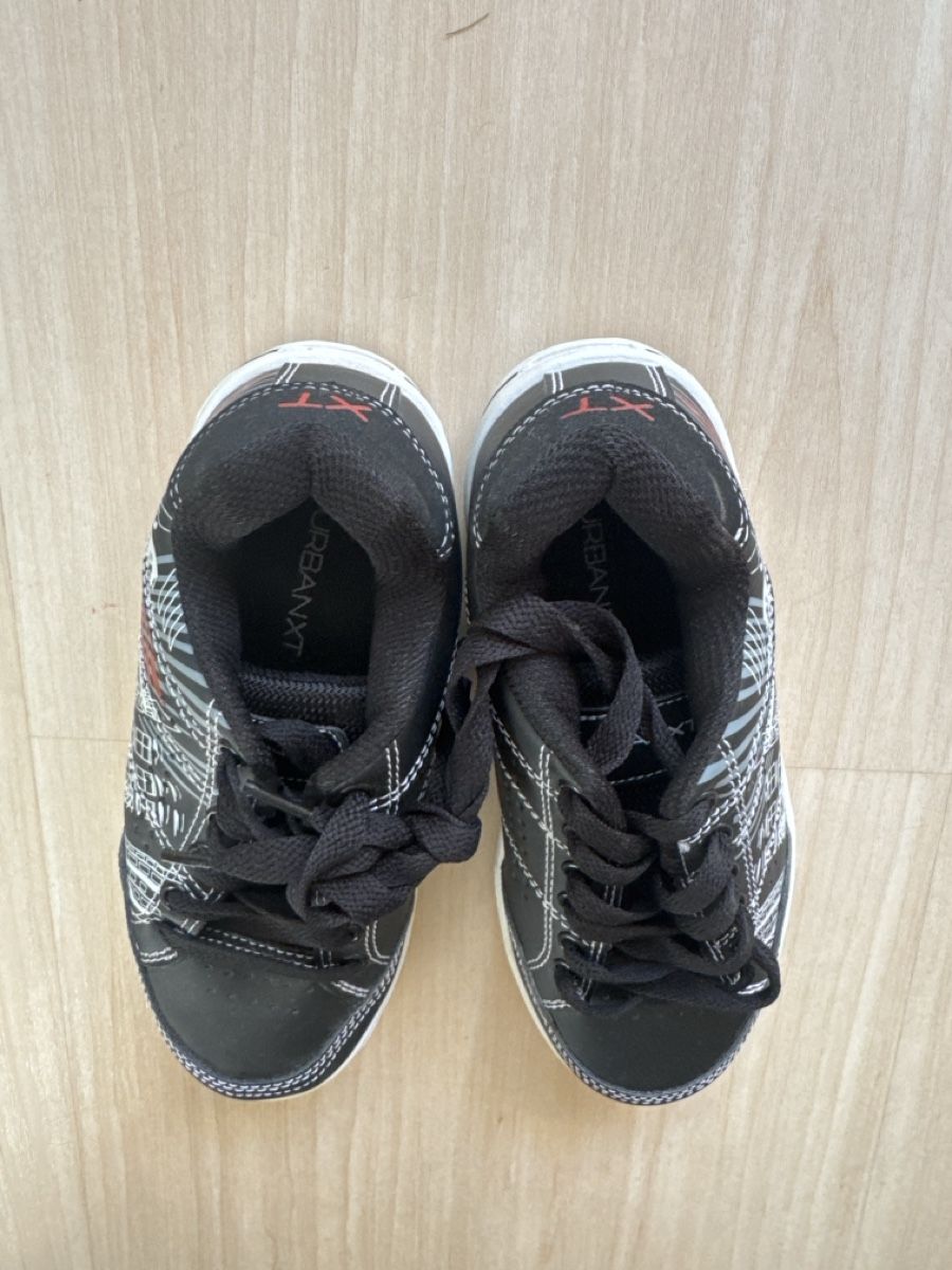 Scarpe per ragazzi: schwarze Sneakers neu Gr.35 – Nuovo (secondo la descrizione) da Zürich venduto da Dfroeschli 2