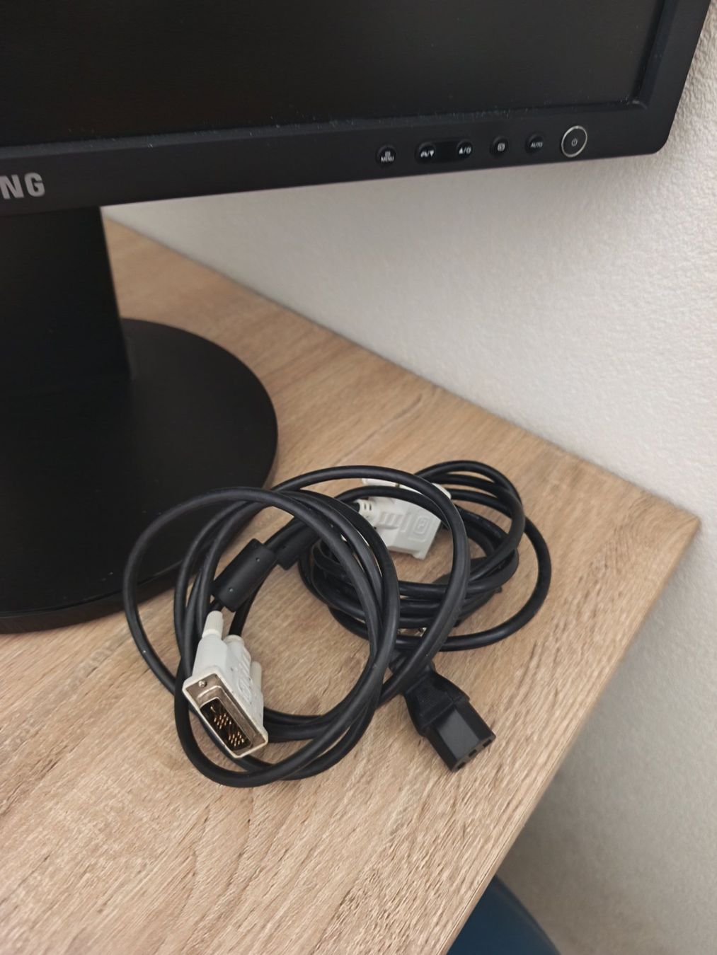 Samsung Monitore: Samsung screen SyncMaster 245b plus – Gebraucht aus Bramois von Onlyrider 3