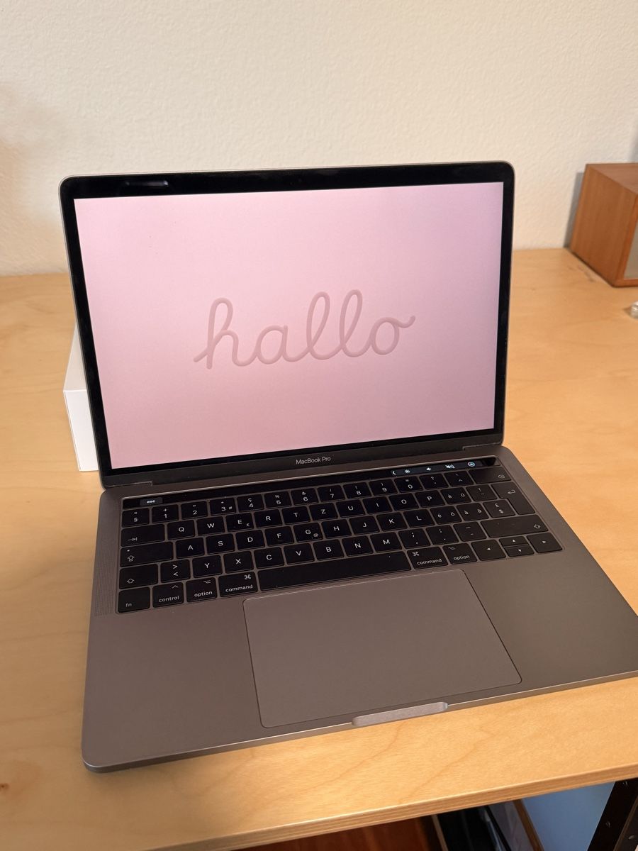 Apple Portables: MacBook Pro 13'' Touchbar – D'occasion à Oberwil BL par danone02