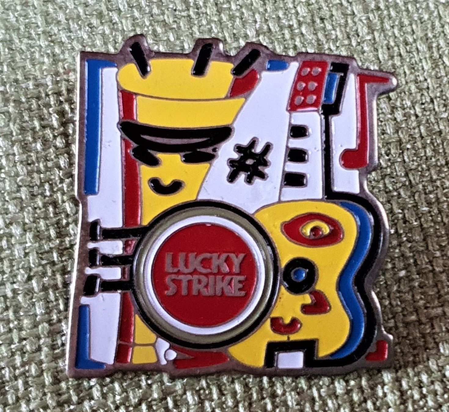 Placchette & Badge: I046 - Kunst Pin Lucky Strike – Usato da Reinach BL venduto da Boston-Verkauf