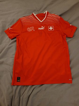 Schweizer Trikot Unterschrieben von Livia Peng