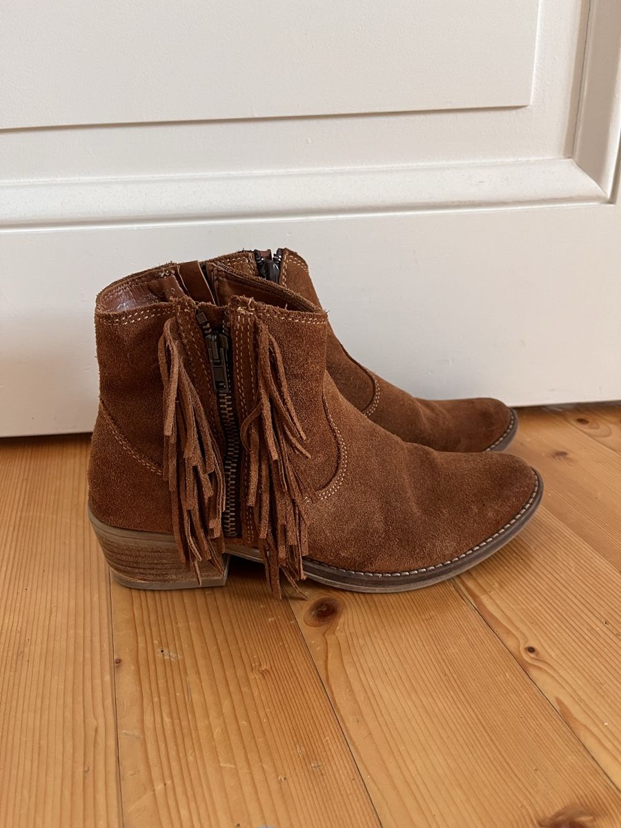 Tamaris Chaussures femmes: Wildlederstiefel mit Fransen, Grösse 37 – D'occasion à Basel par fri_9wvb 2