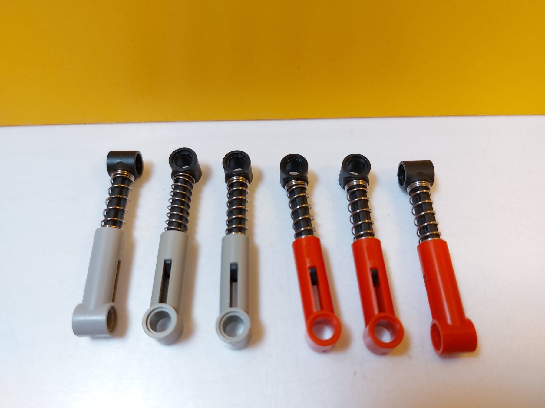 Lego Baukästen: Lego System / Technic 6x Stossdämpfer ( 3x grau, 3x rot) – Gebraucht aus St.Gallen von TinasBauundSpiel