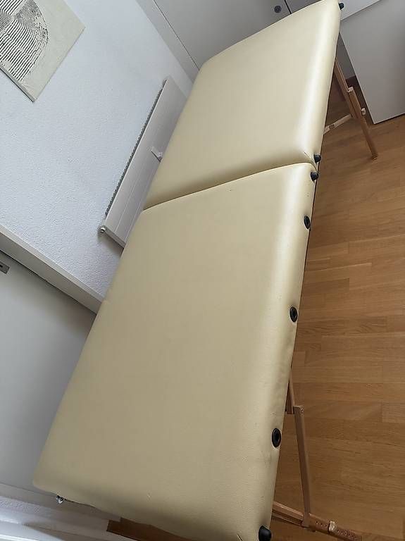 Sedie a sdraio: Massageliege - höhenverstellbar – Usato da Basel venduto da Fizzi 1