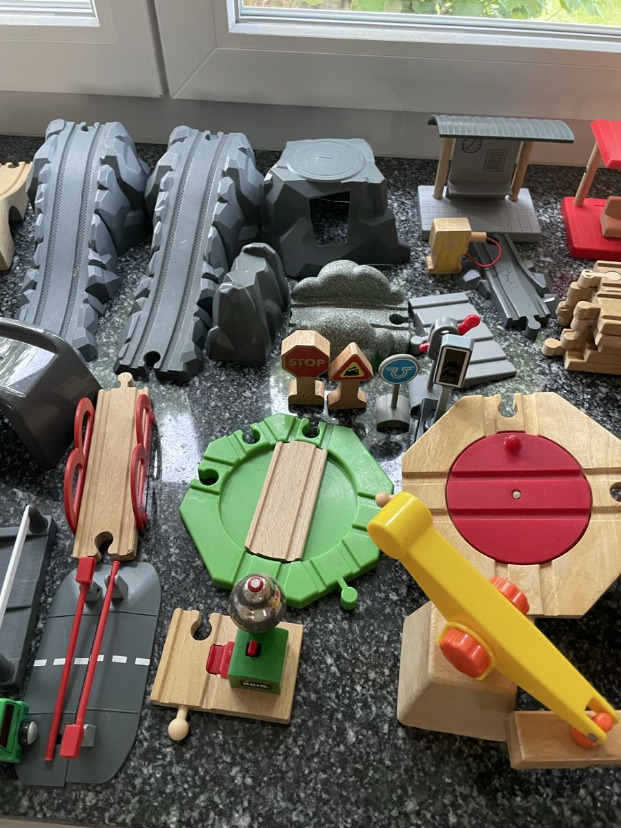 Brio Giocattoli: Brio Eisenbahn Set viele Schienen – Usato da Recherswil venduto da grafics 2