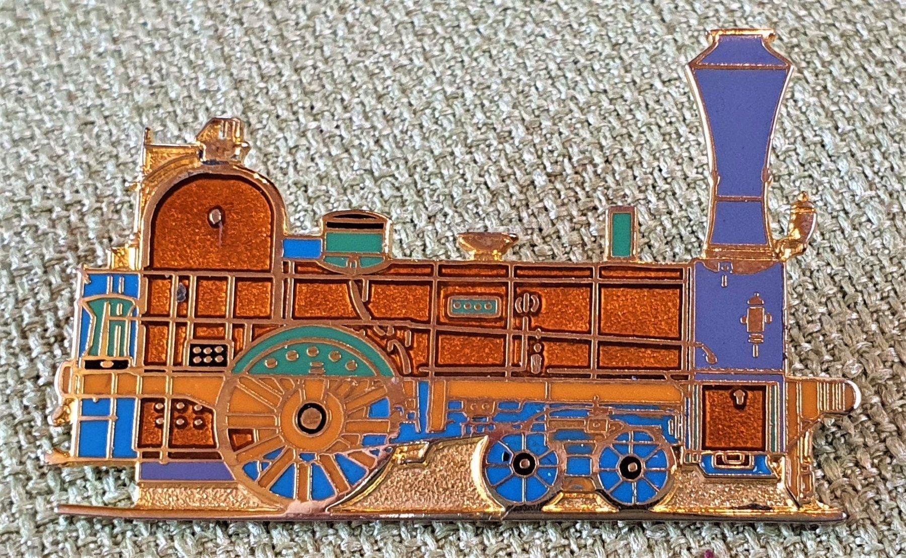 Plaketten & Abzeichen: C242 - Pin Alte Lokomotive Schweiz – Gebraucht aus Reinach BL von Boston-Verkauf 1