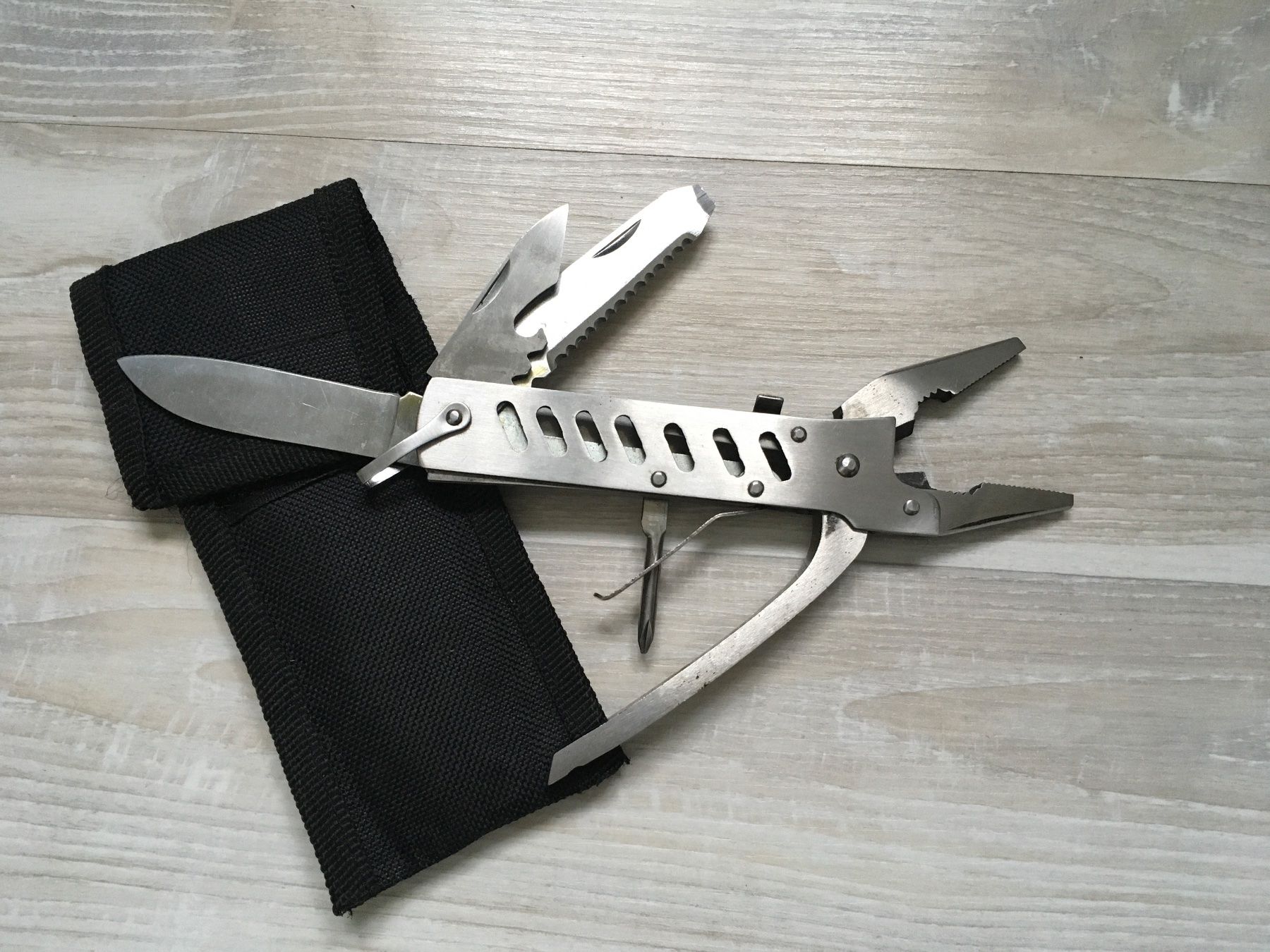 Tutti gli attrezzi: Multifunktionswerkzeug,Top Zustand,Inkl. Tasche – Usato da Freienwil venduto da Hubi030