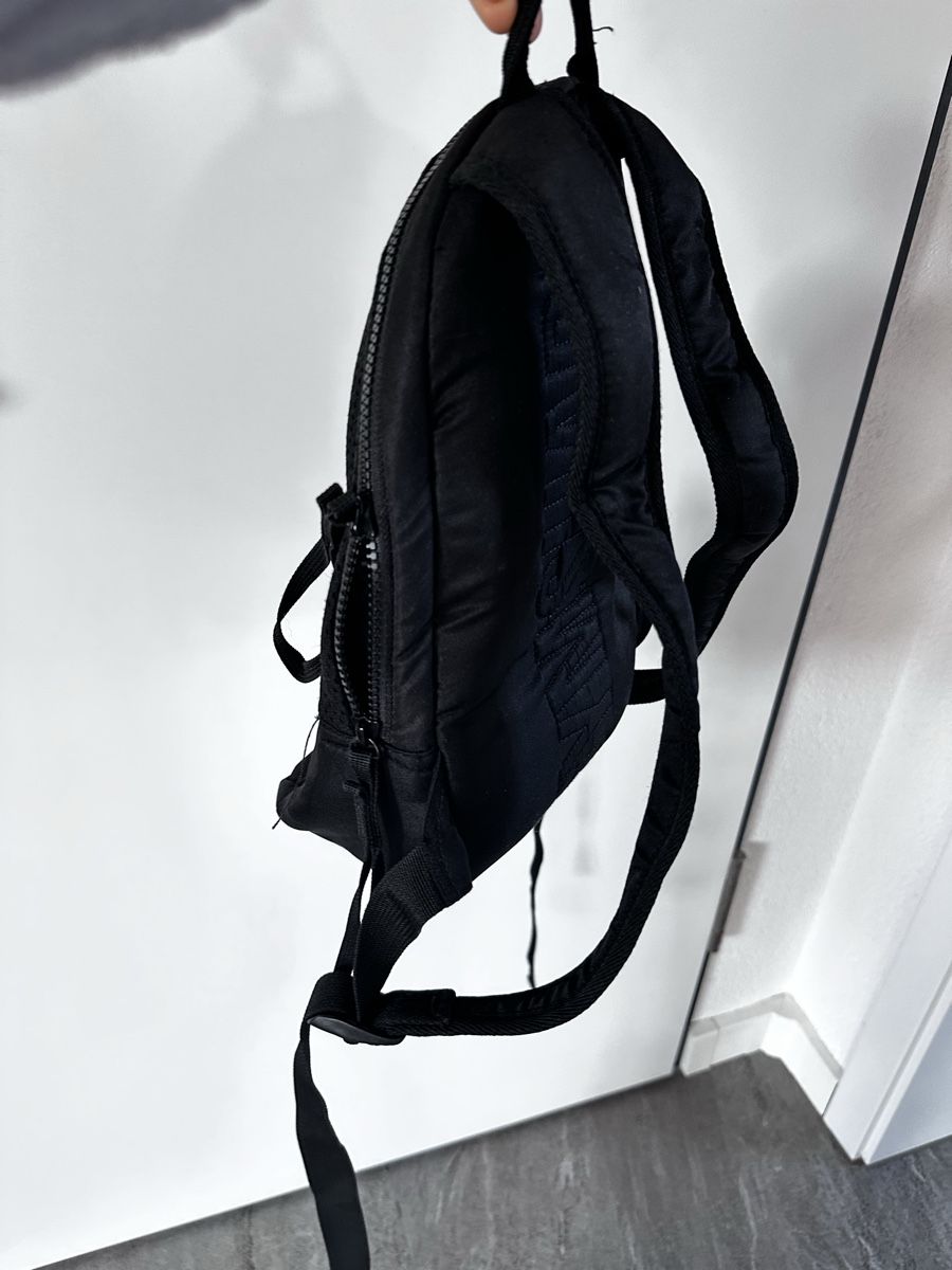 Zaini: Gymshark Mini-Rucksack in Schwarz – Usato da Bern venduto da WiederWert 1