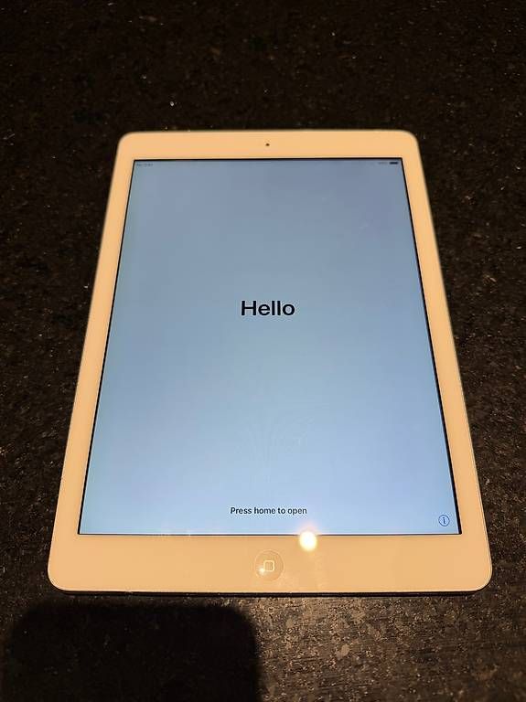 Apple Tablettes PC: Apple Ipad Air (2013) – D'occasion à Lostorf par Tenet88