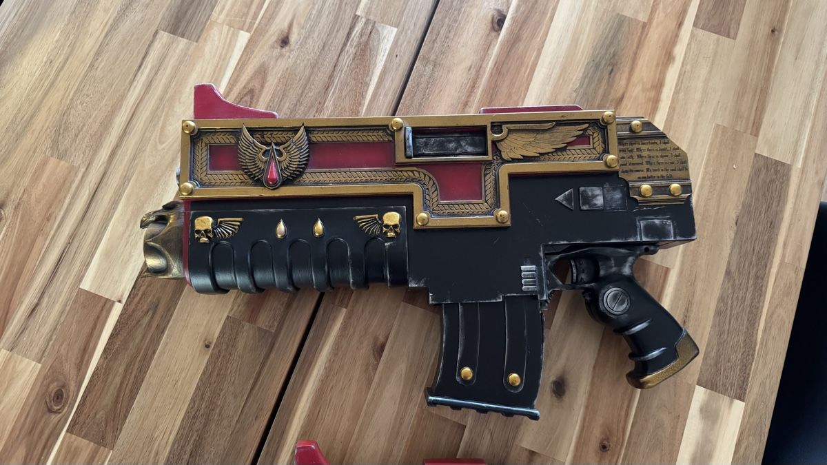 Nerf Spielzeuge: Warhammer 40K - Bolter, Bloodangels – Neu (gemäss Beschreibung) aus Niederbipp von Irusvirus