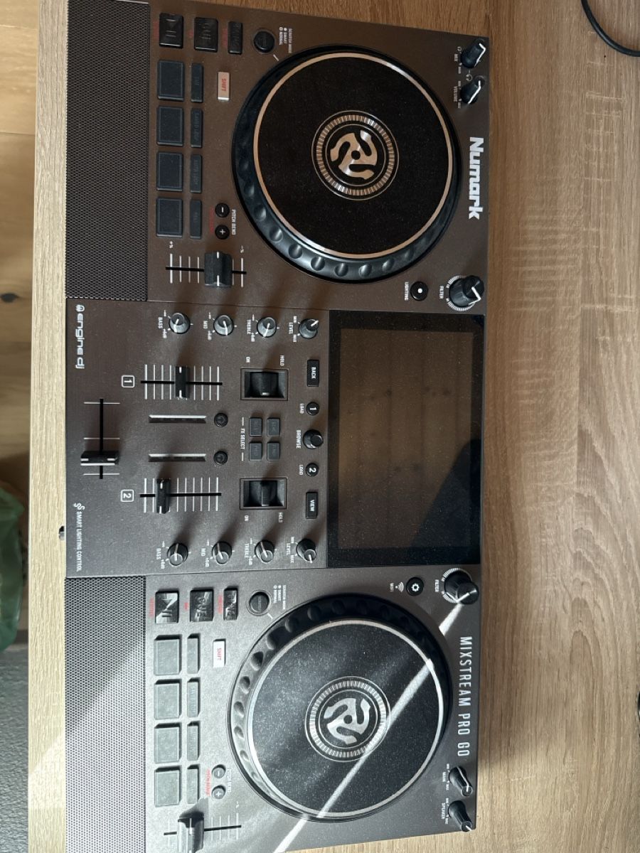 Numark Console di mixaggio: DJ Controller Numark Mixstream Pro Go guter Zustand – Usato da Höchstetten venduto da Daniele40