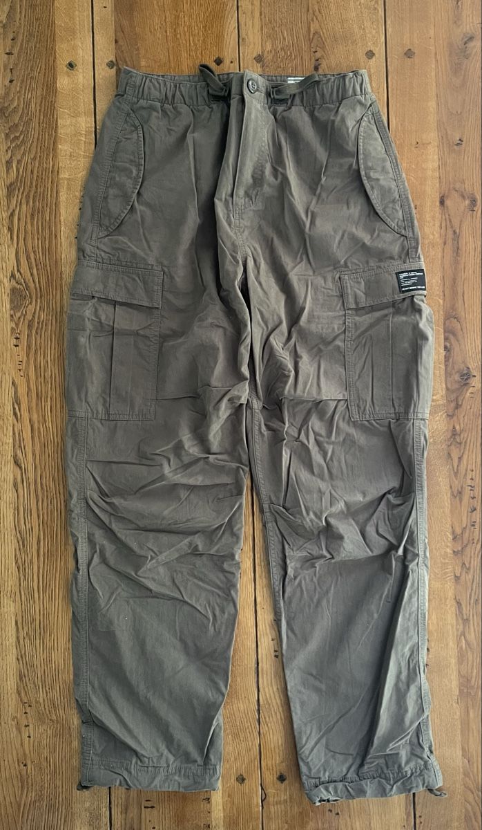 Superdry Pantaloni: Superdry Cargo pants t. 28W 32L kaki – Usato da Marin-Epagnier venduto da sachaechinta