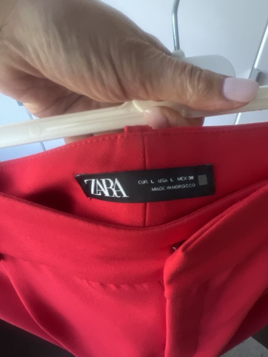 Zara Pantaloni: Hose Roth – Usato da Basel venduto da Cica22 2