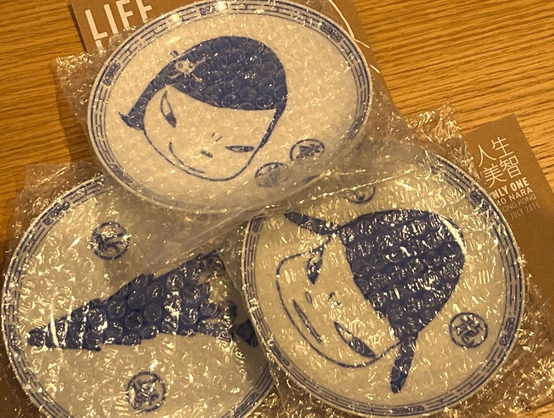 Piatti: Yoshitomo Nara "Life in Only One" – Nuovo e nell'imballaggio originale da zürich venduto da mom03 1