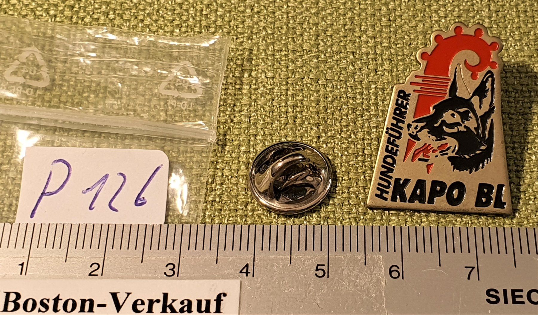 Placchette & Badge: P126 - Pin Polizei Hundeführer KAPO BL Baselland – Usato da Reinach BL venduto da Boston-Verkauf 1