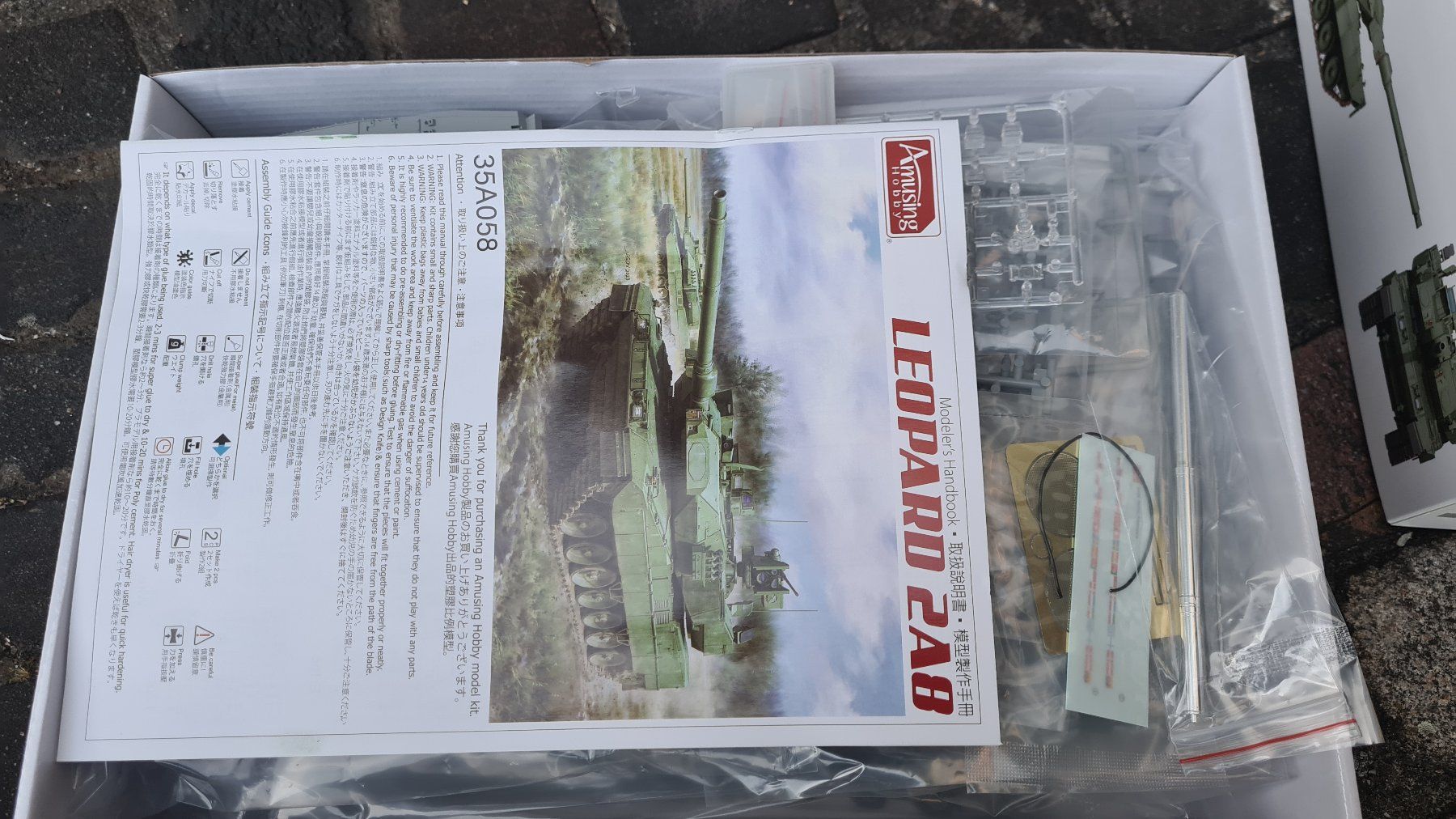Modellbausätze & Standmodelle: 1:35 Leopard 2 A8 - Amusing Hobby 35A058 – Gebraucht aus Bassersdorf von jackbmw 9