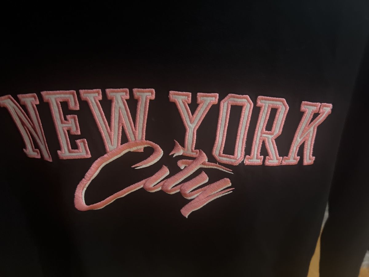 H&M Pullover & Sweatshirts: H&M Croptop Hoodie Schwarz – Gebraucht aus Oberengstringen von pri_c8jk 1