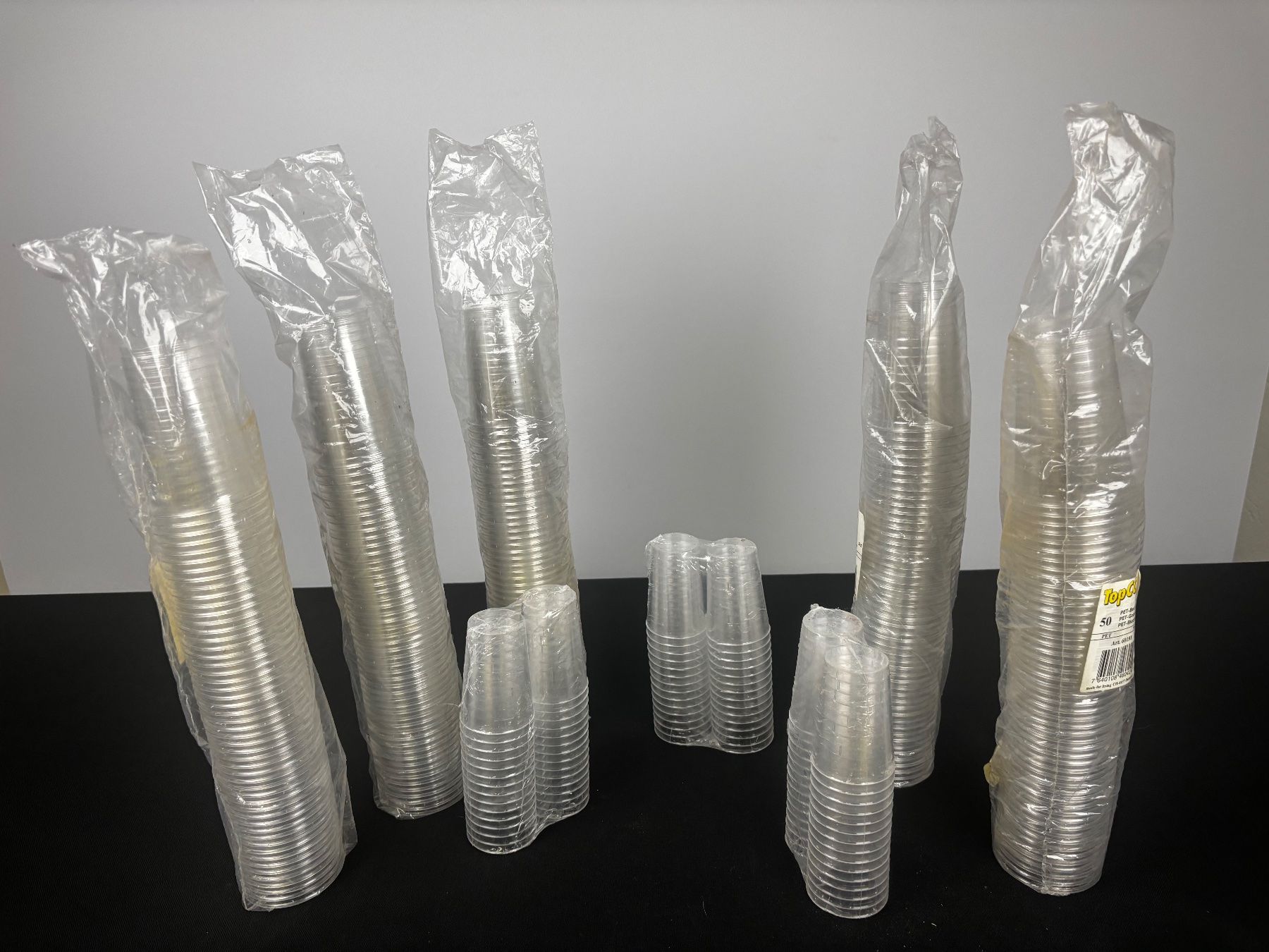 Set di piatti: Plastikbecher – Usato da Wettingen venduto da Wendemarket
