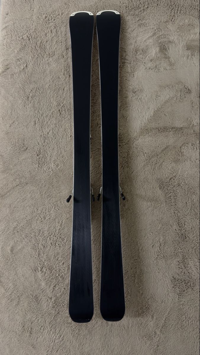 Dynastar Sci: Dynastar Easy Active Skier 143 cm mit Look Bindung weiss – Usato da Dietlikon venduto da kickboxer_999 4