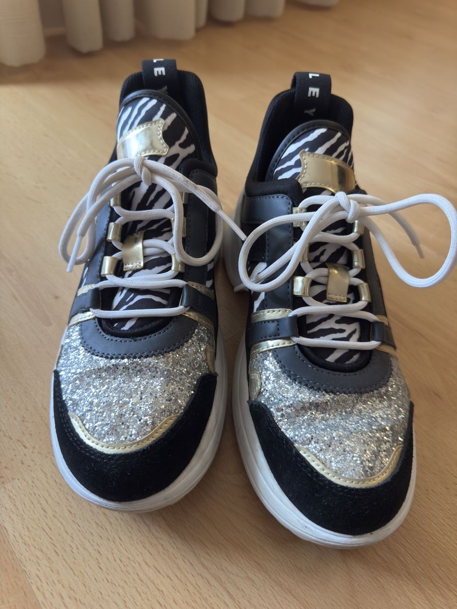 Sisley Damenschuhe: Sisley sneaker – Gebraucht aus Niederscherli von Sahara__ 1