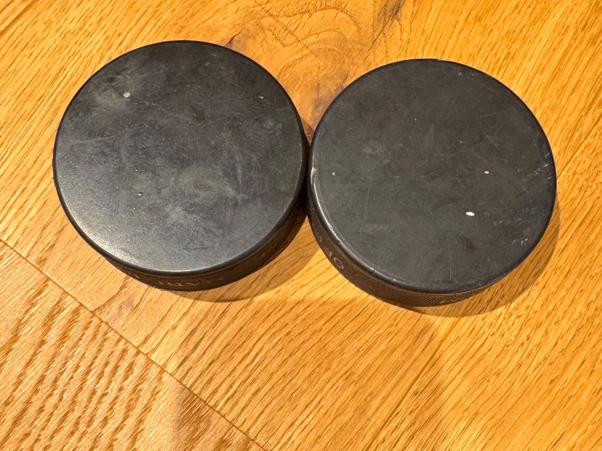 Palloni: Puck Eishockey - HC Arosa – Usato da Zofingen venduto da miwehr 1