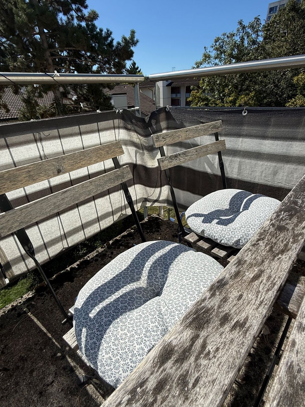 Ikea Set di tavolo e panche: Balkonset Holztisch mit 4 Klappstühlen – Usato da Zürich venduto da ame_r6dk 2