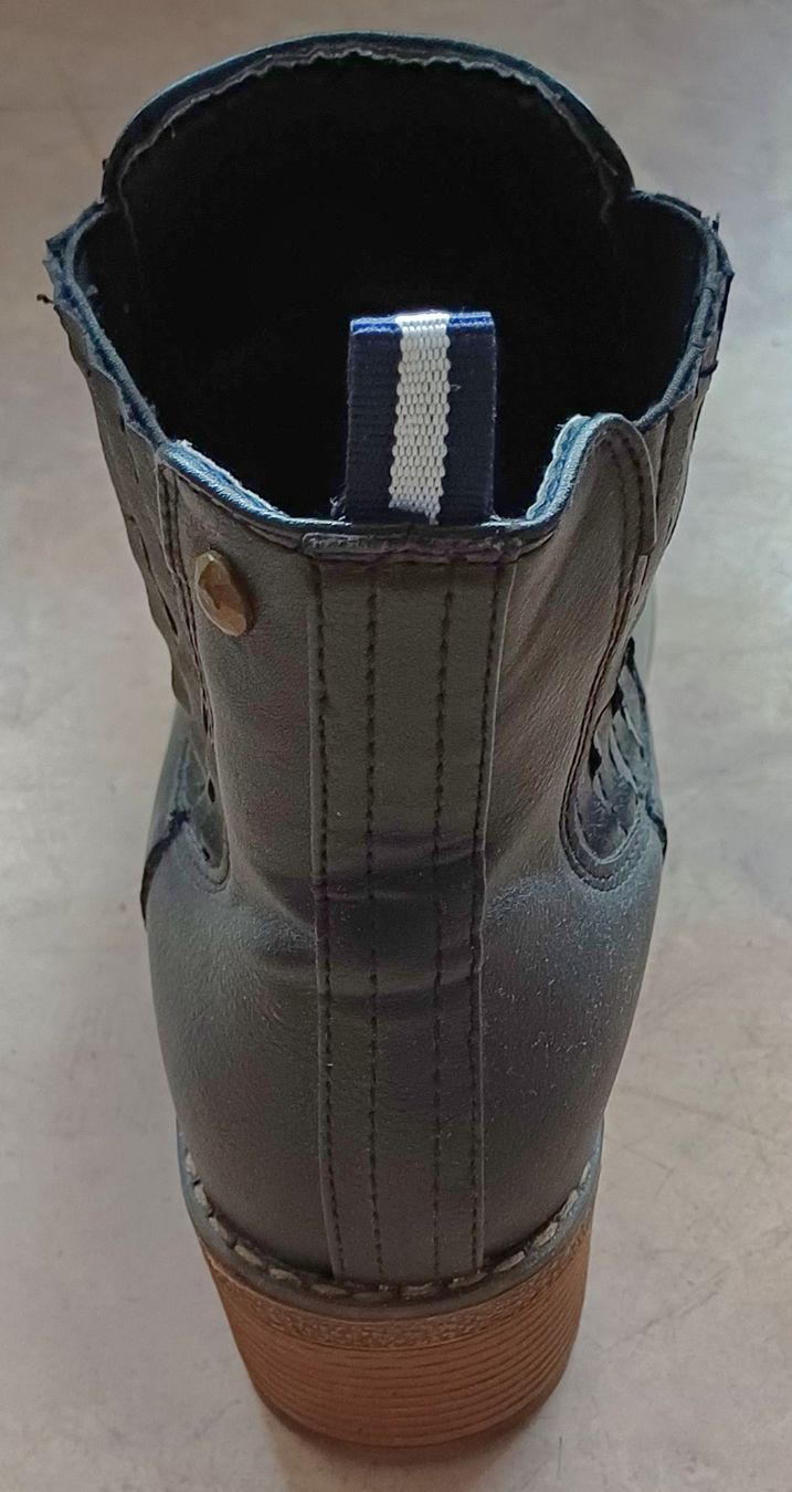 Scarpe da donna: schwarze Stiefelette von esmara im 38 – Usato da Merenschwand venduto da Brockinell 3