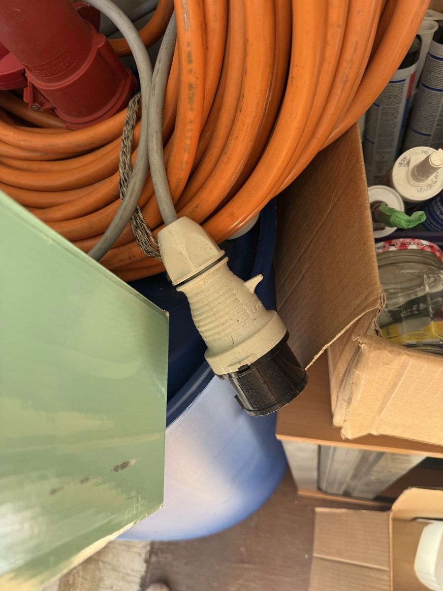 Electrotechnique: Baustromverteiler 32A mit Kabel 60m – D'occasion à St. Margrethen SG par hun_7kc9 4