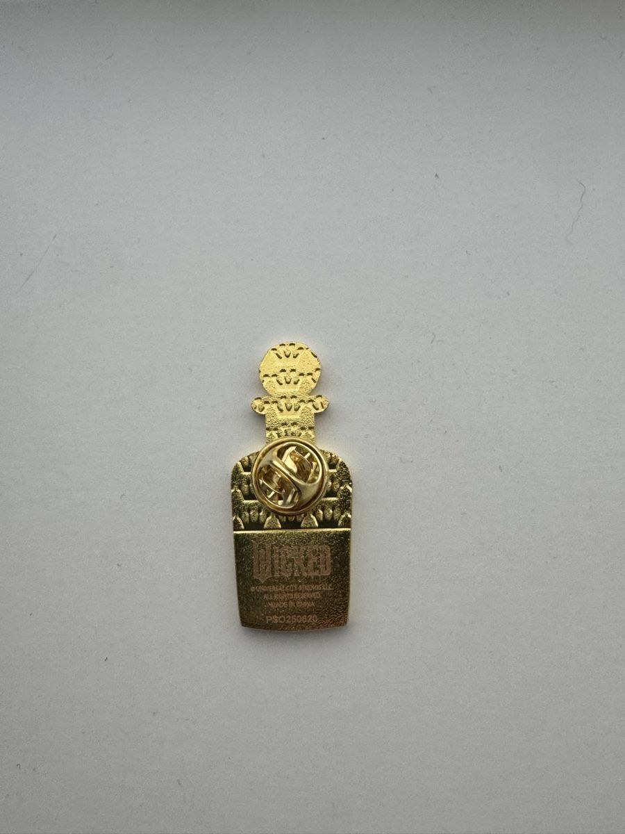 Placchette & Badge: Loungefly Pin Wicked – Nuovo (secondo la descrizione) da Giffers venduto da sahla 2