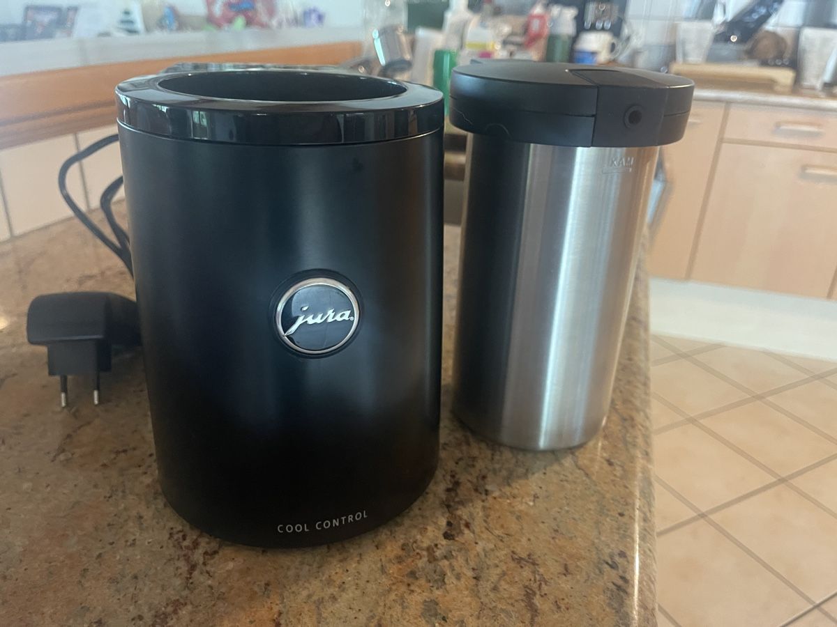 Jura Macchine per caffè & Macchine per espresso: Refroidisseur à lait 1L - Jura Cool Control – Usato da Eschert venduto da Adeline03 1