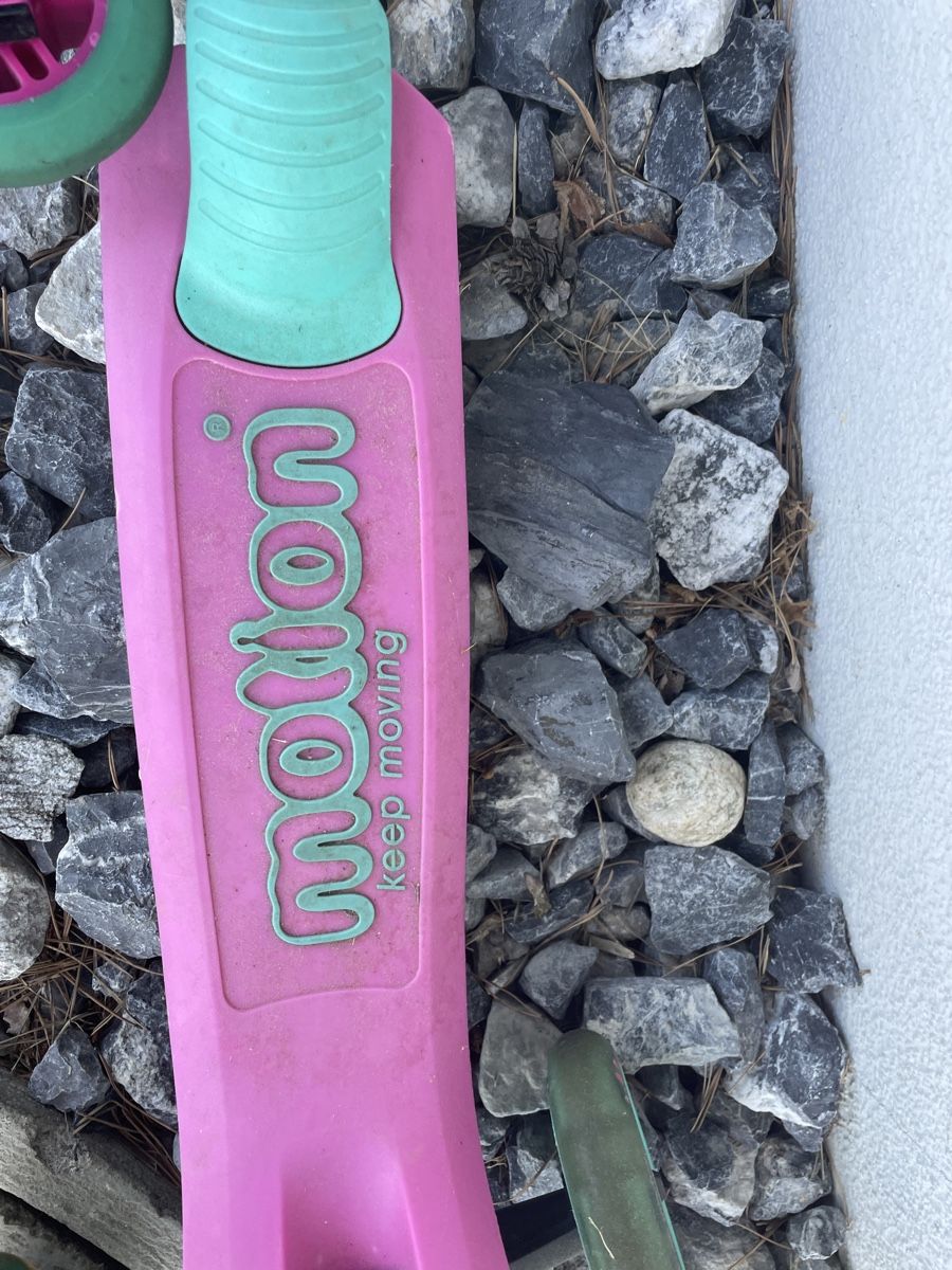 Moulin Roty Fahrzeuge für Kinder: Roller MOTION pink mint dreirädig gebraucht – Gebraucht aus Affoltern am Albis von ned_6rcf 1